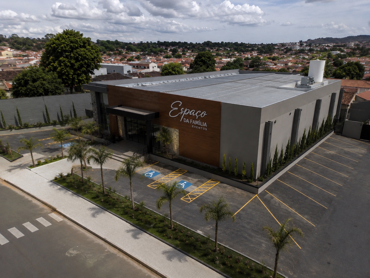 Vista aérea do espaço de eventos concluído