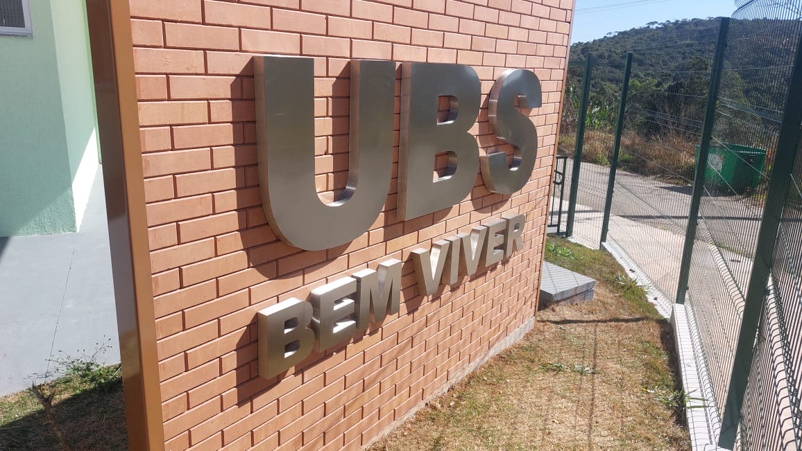 Identificação UBS Bem Viver instalada na fachada