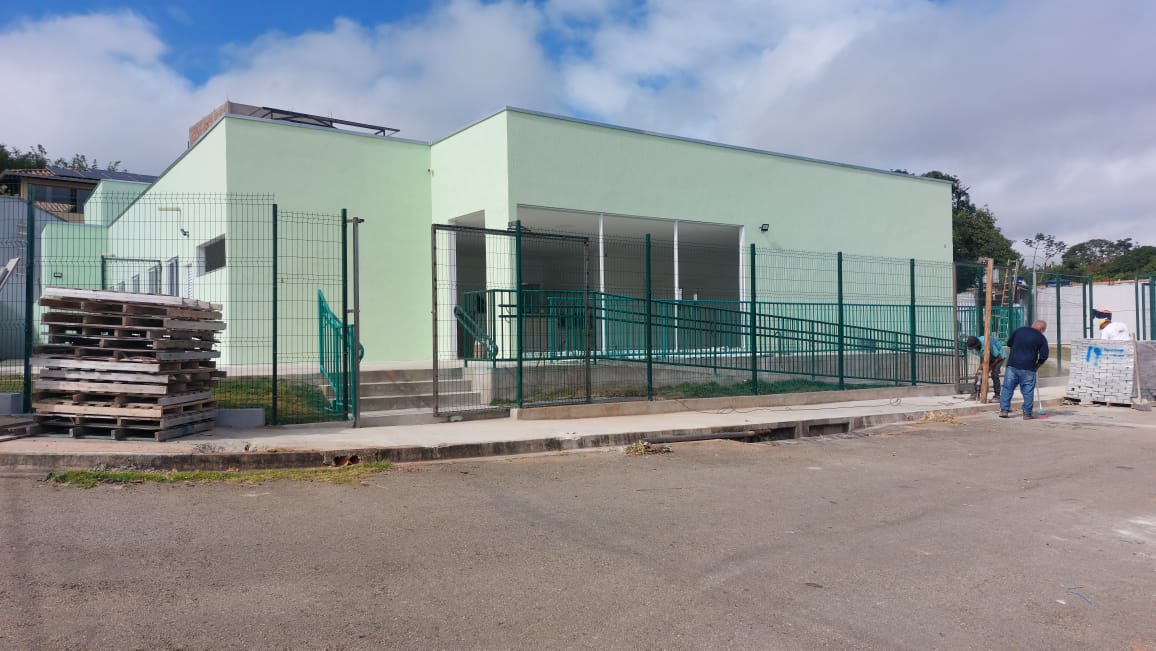 Vista lateral e acesso externo da UBS Bem Viver